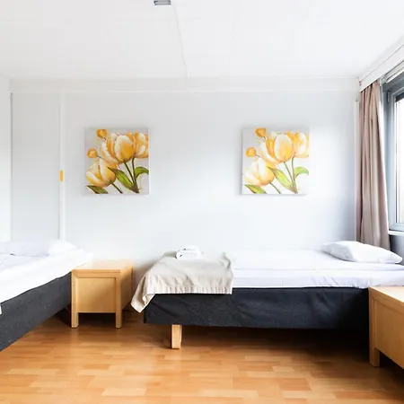 Functional And Cozy 3 Bedroom For 6